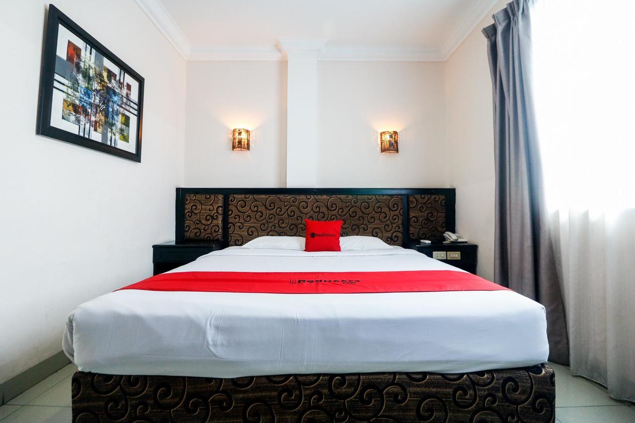 Reddoorz Plus @ Jalan Dr Sutomo Pekanbaru Exterior photo