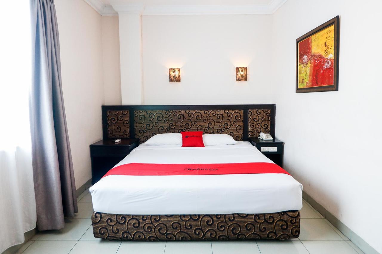 Reddoorz Plus @ Jalan Dr Sutomo Pekanbaru Exterior photo