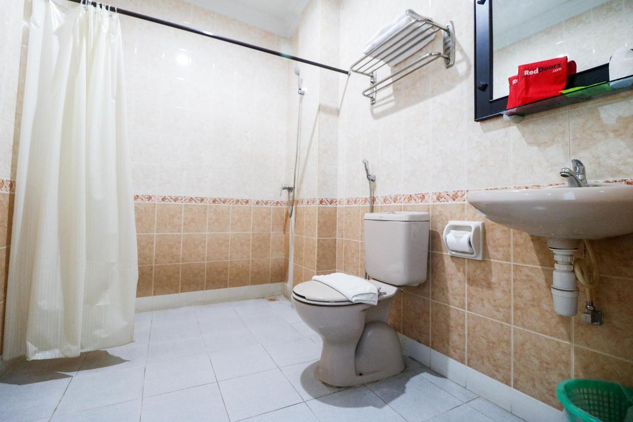 Reddoorz Plus @ Jalan Dr Sutomo Pekanbaru Exterior photo
